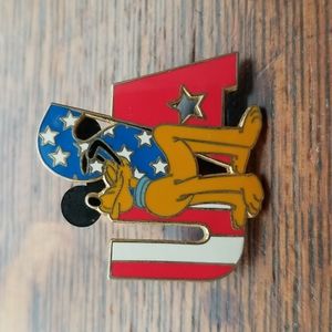 Disney Trading Pin - Pluto USA (Cast Lanyard Series)
